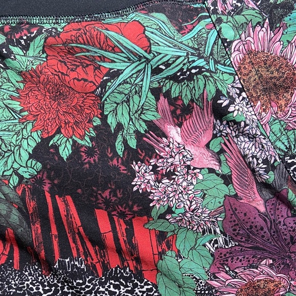 Lululemon Hotty Hot Floral Women's Shorts Size 4- Look New! - Picture 6 of 9